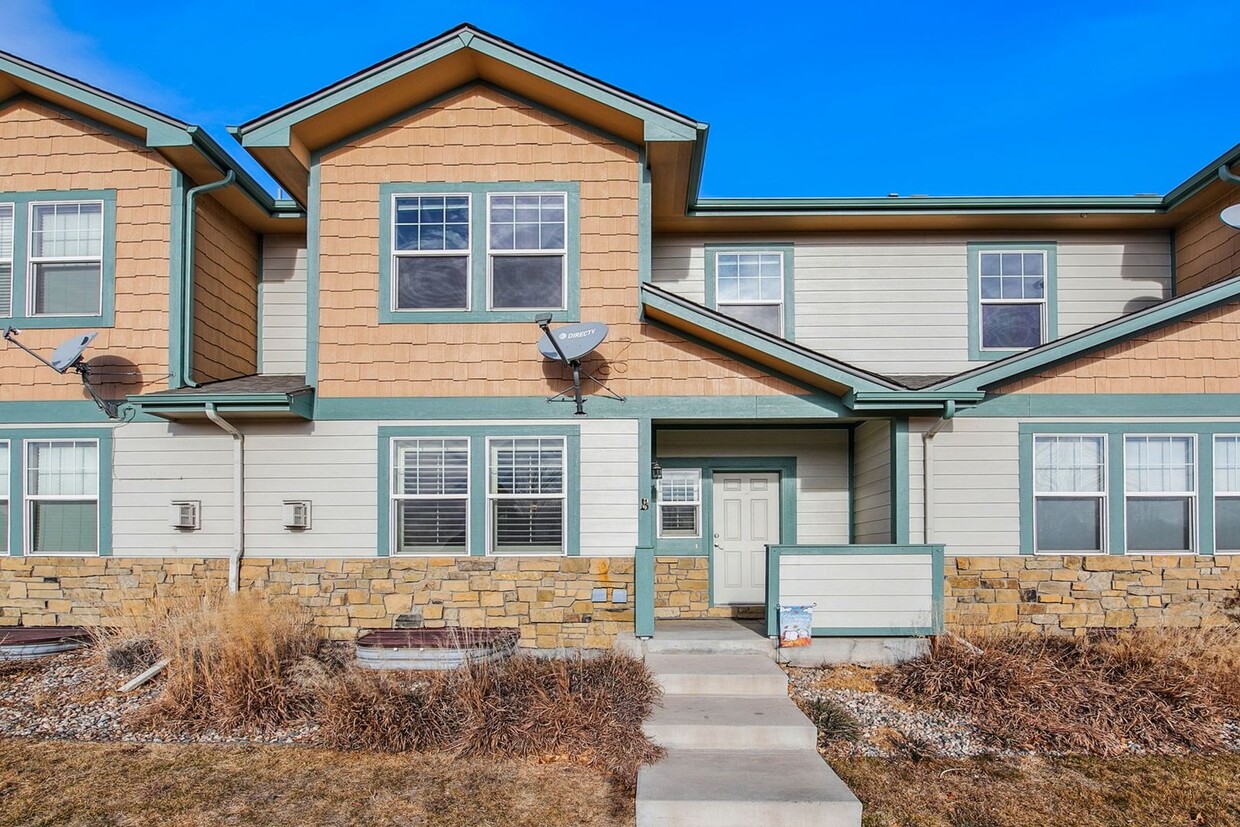 Primary Photo - Stunning Updated Townhome in Rigden Farm