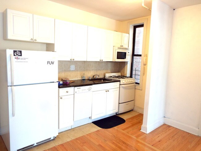 Foto del edificio - 634 Saint Nicholas Ave