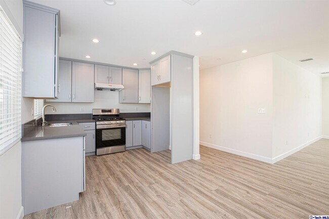 Foto del edificio - 9920 Pinewood Ave