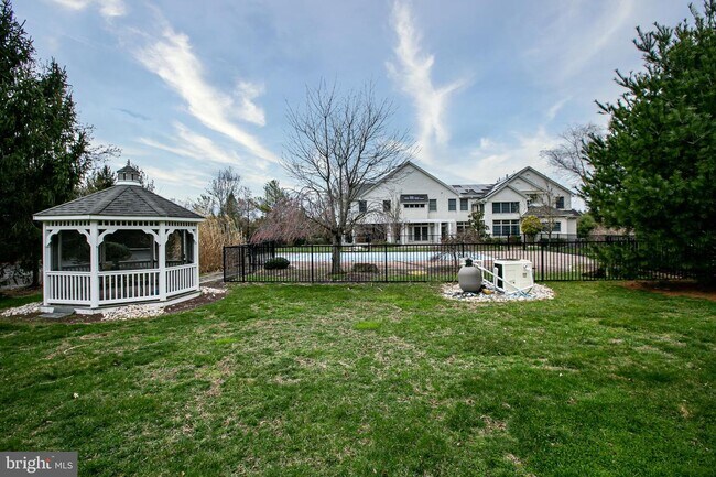 Building Photo - 17 Dey Farm Rd