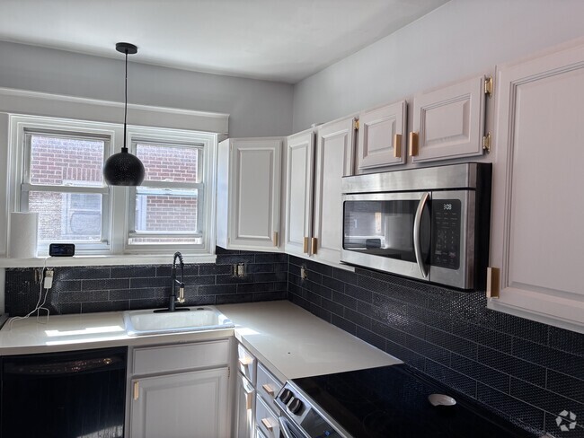Building Photo - 2116 W Highland St