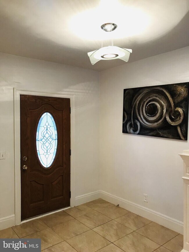 Building Photo - 749 Sligo Ave