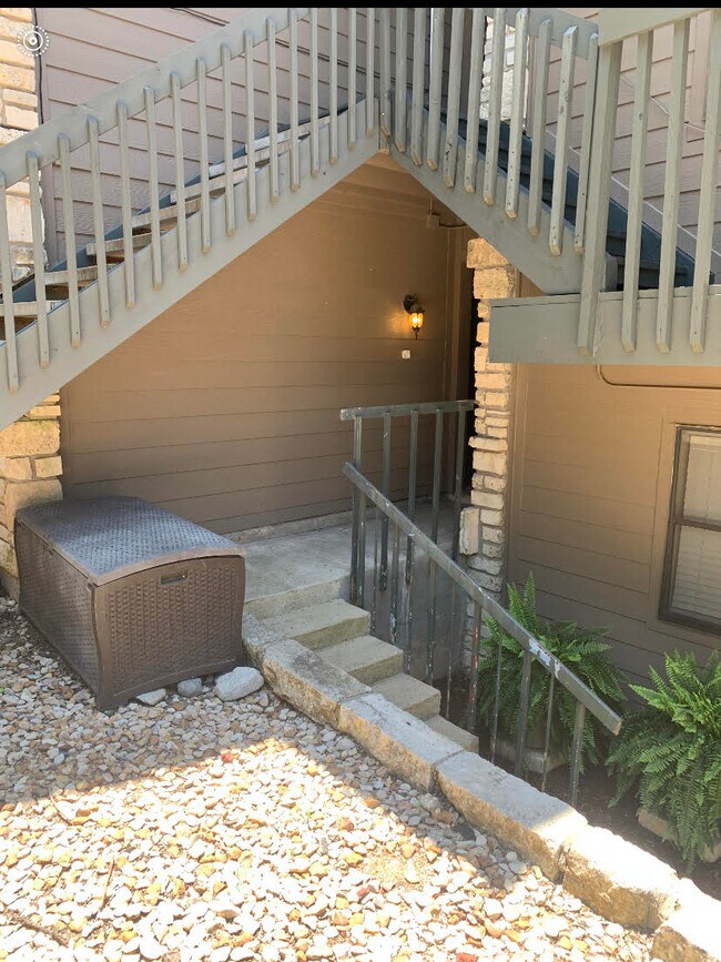 Building Photo - 3627 Menchaca Rd