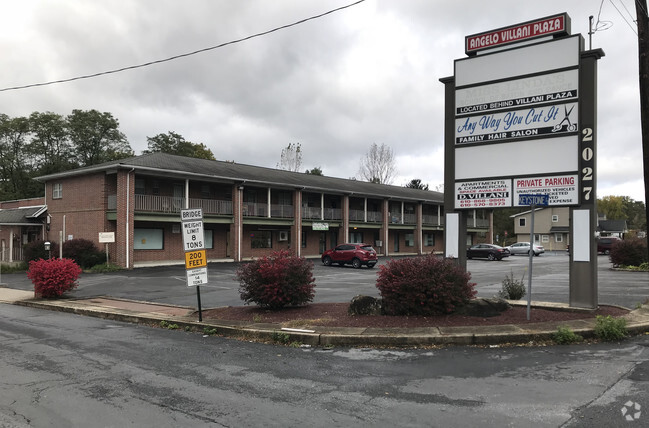 Building Photo - 2031 Willow Park Rd