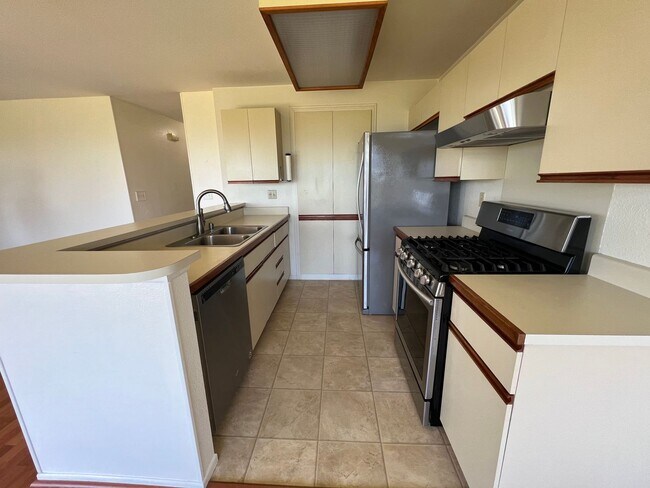 Foto del edificio - For Rent - [Crest at Wailuna] 98-1961 A Kaahumanu St.