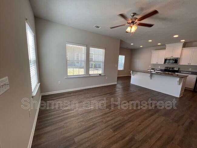 Building Photo - 661 Dobhill Ln