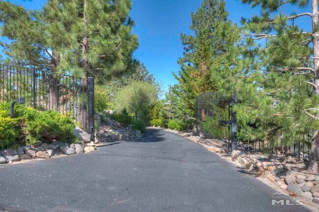 Building Photo - 3760 Paradise View