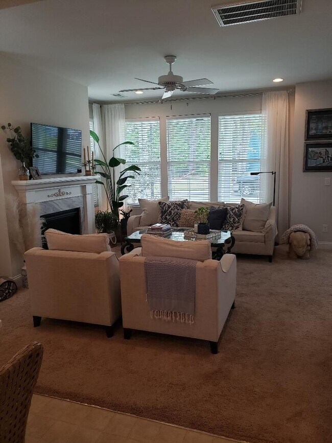 Foto del edificio - Lakeside Serenity Meets Lowcountry Charm!