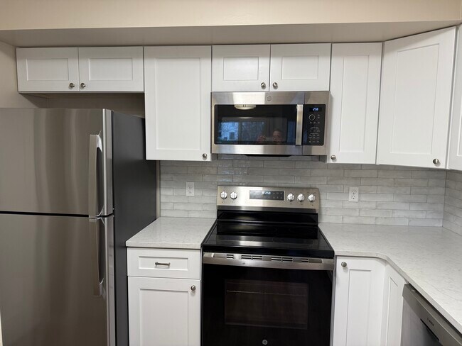 Foto del edificio - 1390 Cedarwood Dr