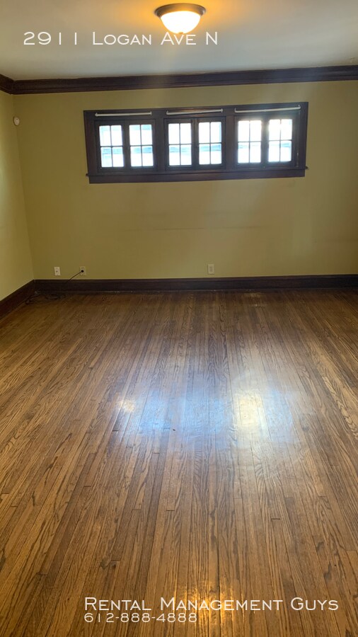 Building Photo - Large 4 Bed 1 Bath in North Minneapolis! L...