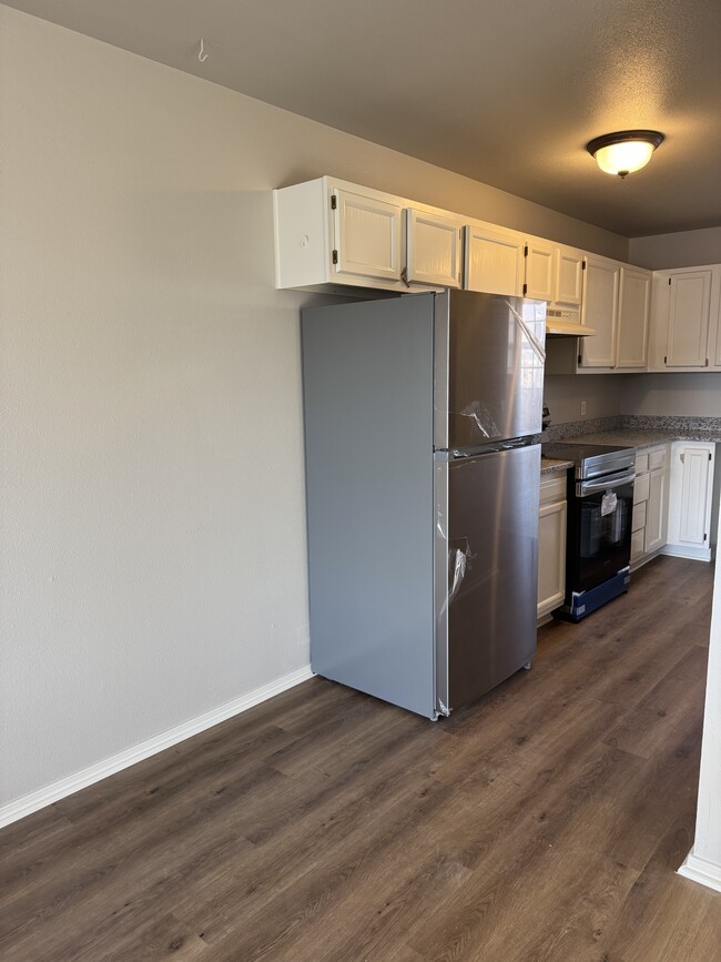 Building Photo - 955 B