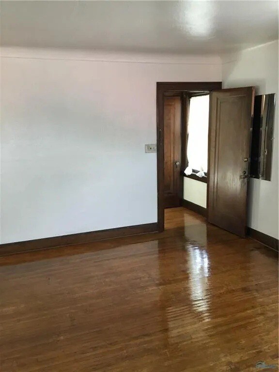 Foto del edificio - Charming 1-Bedroom with Vintage Appeal near Downtown Toledo – 800 sq ft for $675