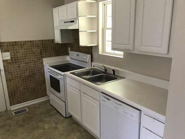 Foto del edificio - 3815 Laurel Brook Ln