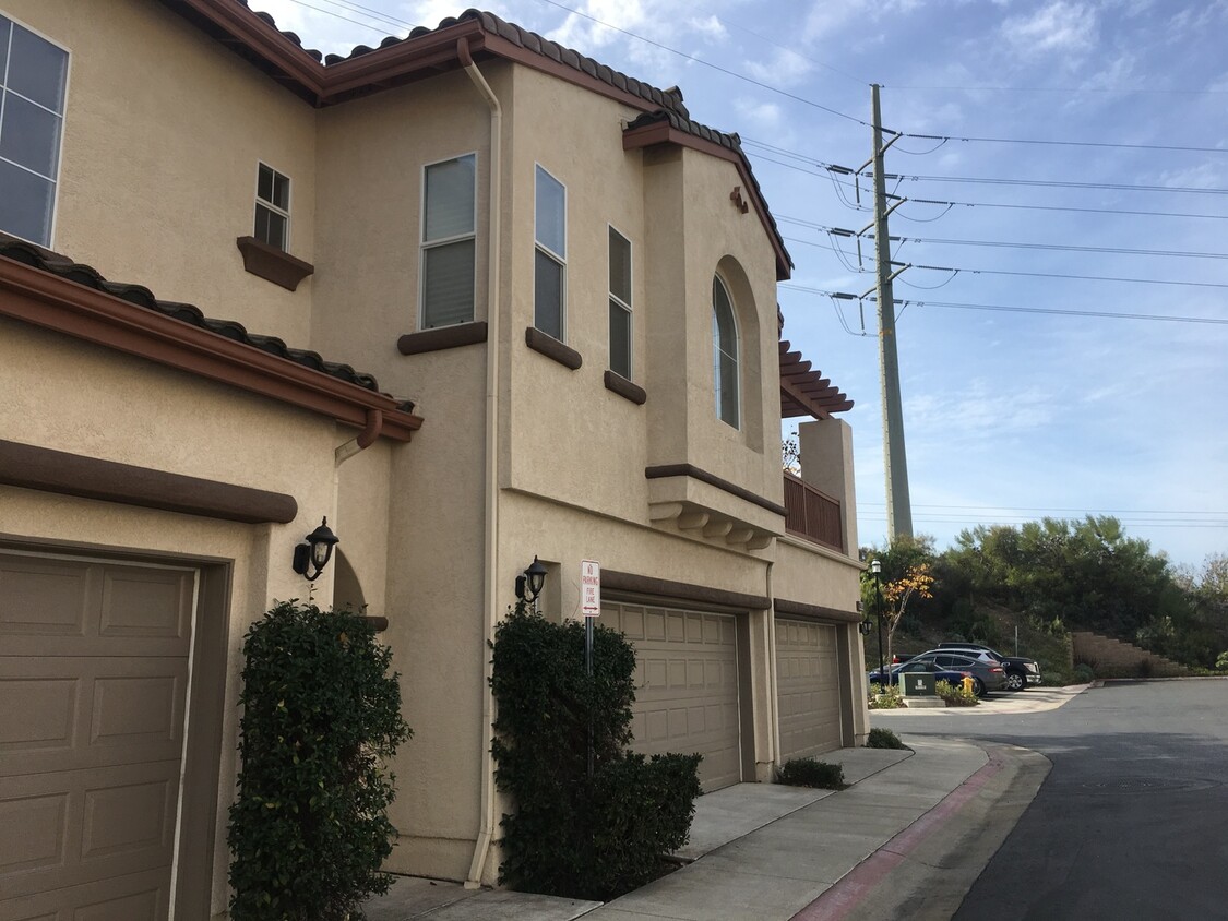 Foto principal - Two Bedroom Condo in Scripps Ranch Availab...