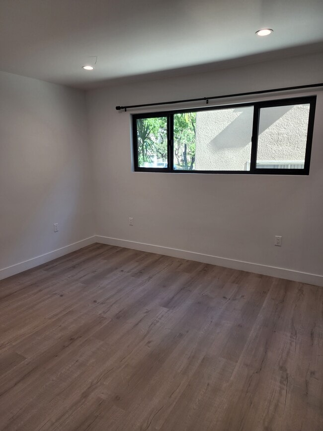 Building Photo - 150 S Wetherly Dr