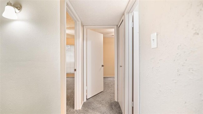 Building Photo - 2019 Fall Meadow Dr