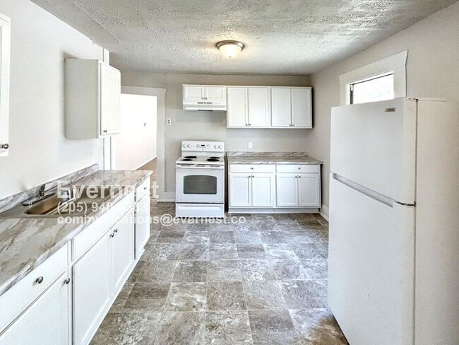 Building Photo - 929 6th Pl