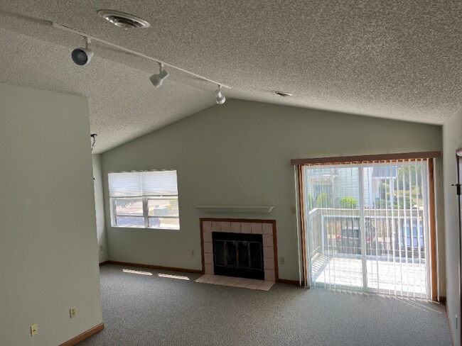Building Photo - 207 Greenwich Dr