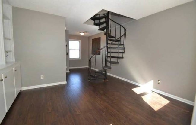 Building Photo - Wonderfully Renovated Downtown Condo