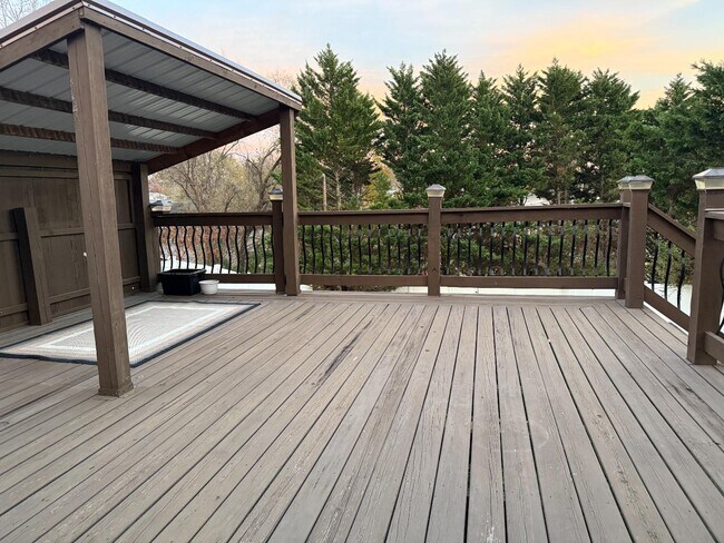 Foto del edificio - 146 E Park Dr