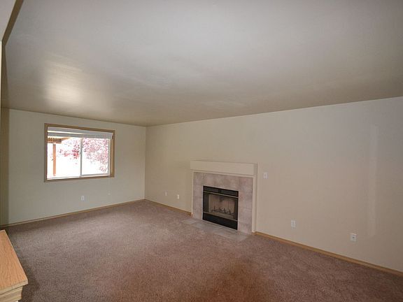 Building Photo - 4828 N Bristol St