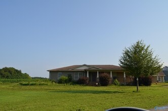 Building Photo - 585 Bobo Section Rd