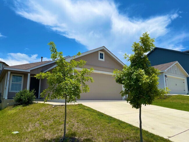 Building Photo - Airy 1 Story Home in Silos!