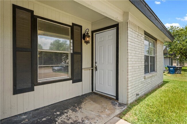 Foto del edificio - 1419 Hillside Dr