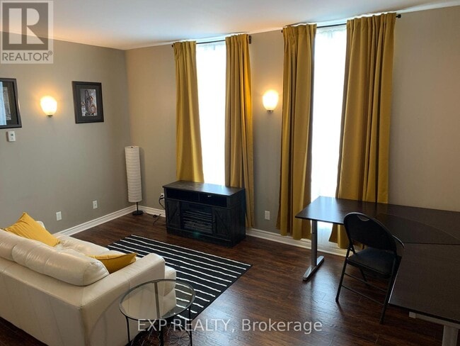 Building Photo - 43 Bridge St