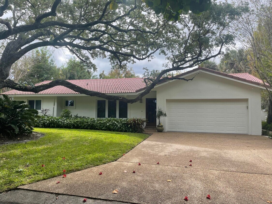 Primary Photo - 1120 SW 14th Dr