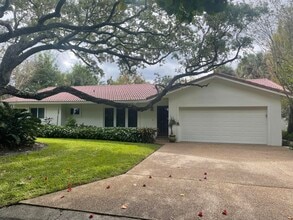 Building Photo - 1120 SW 14th Dr