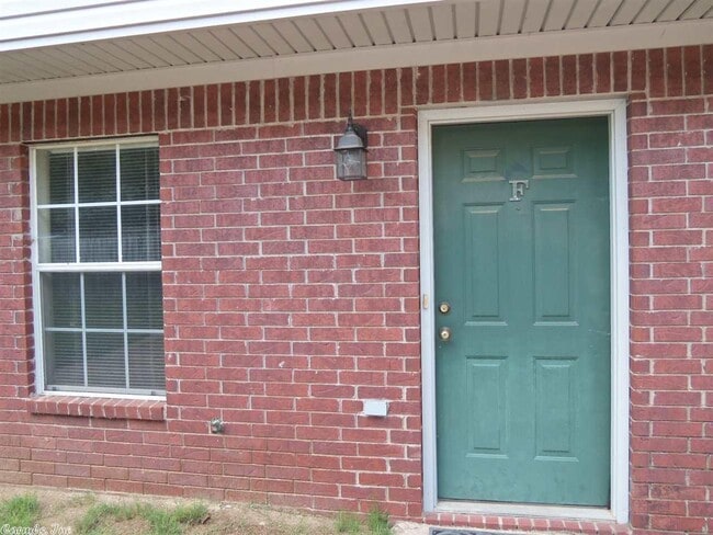 Building Photo - 371 Club Rd