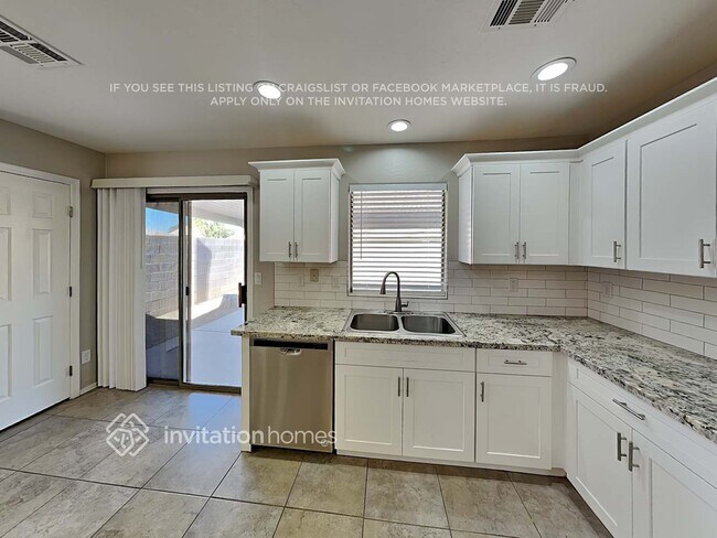 Foto del edificio - 2114 E Caspian Way