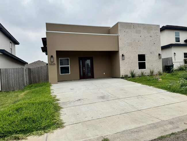 Building Photo - 5525 Conroe St