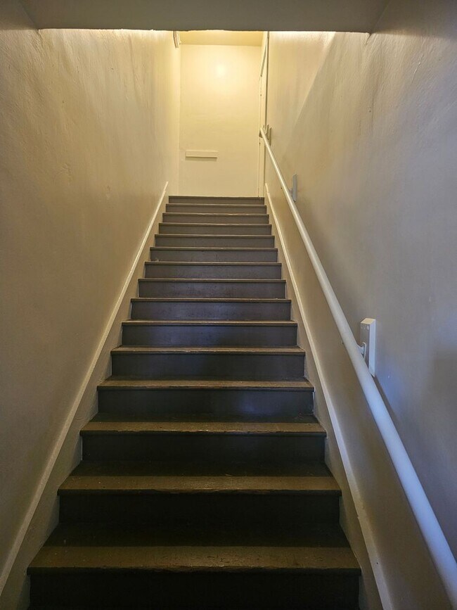 Foto del edificio - DARLING UPDATED 2 BED APT IN DOWNTOWN SACRAMENTO!!