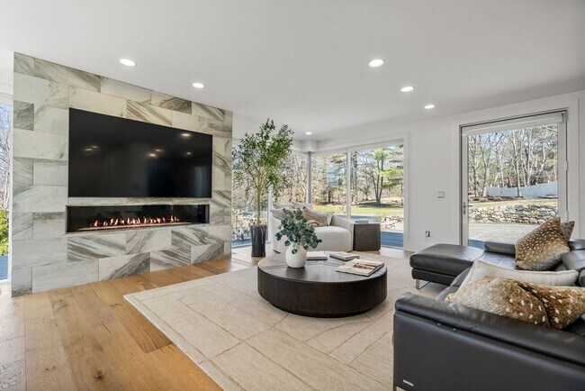 Foto del edificio - 30 Whipple Rd