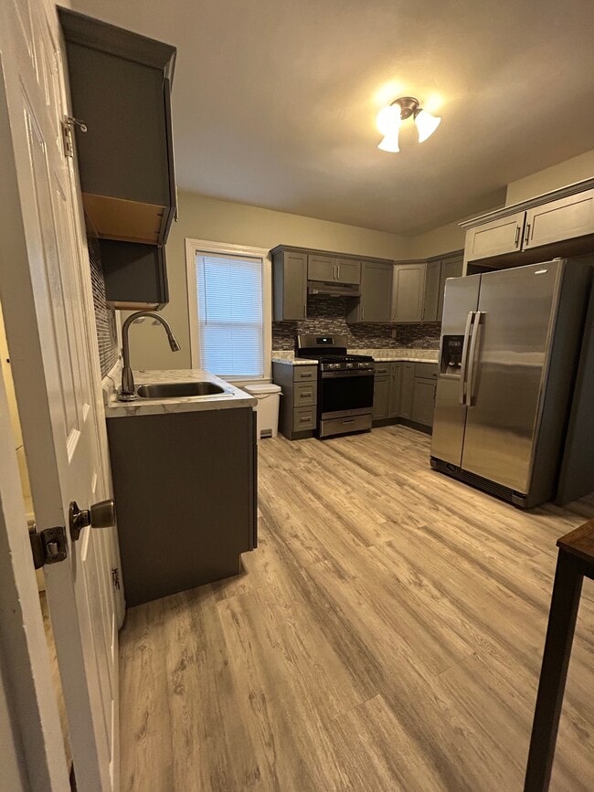 Kitchen - 125 Calverley St