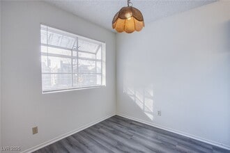 Building Photo - 2696 Jennydiane Dr