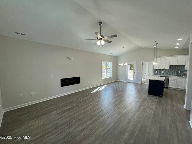 Foto del edificio - 403 Creeks Edge Dr