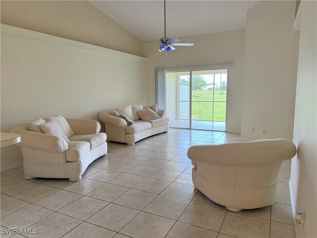 Foto del edificio - 830 Diplomat Pkwy E