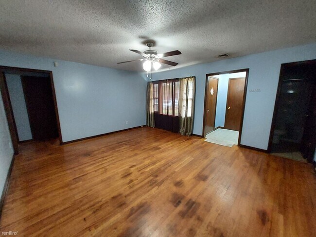 Building Photo - 3 br, 2 bath House - 2308 S Grove St