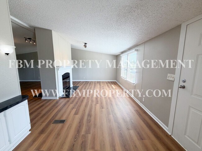 Building Photo - 135 SE County Rd 3144