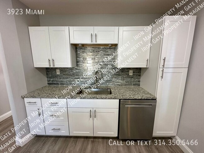 Building Photo - 3923 Miami-