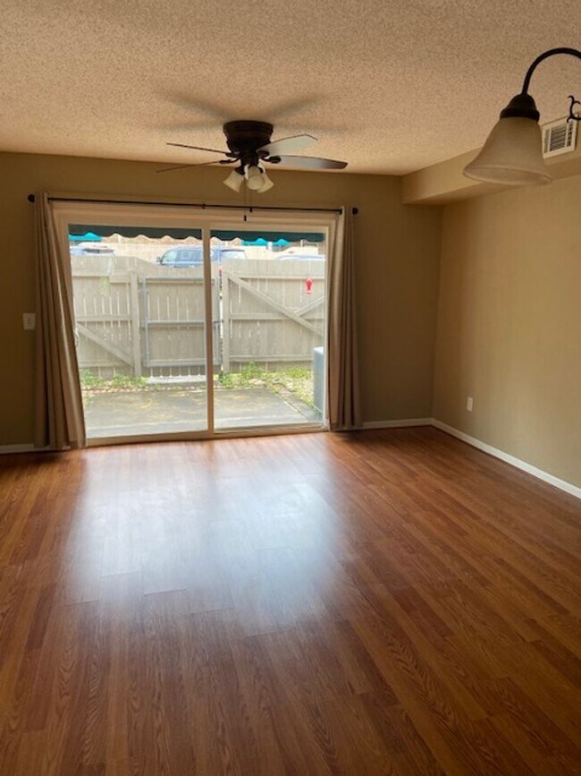 Building Photo - 2 bedroom 1.5 bath  The Cloister Condominium