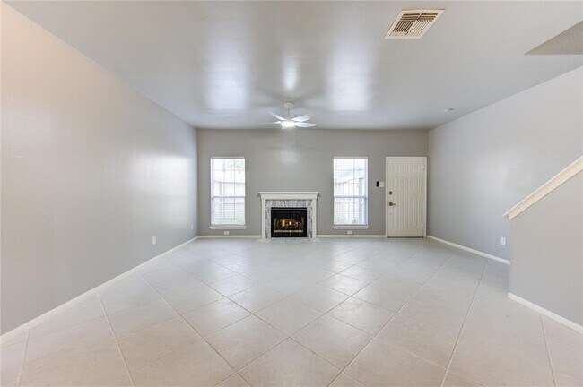 Foto del edificio - 3050 Holly Hall St