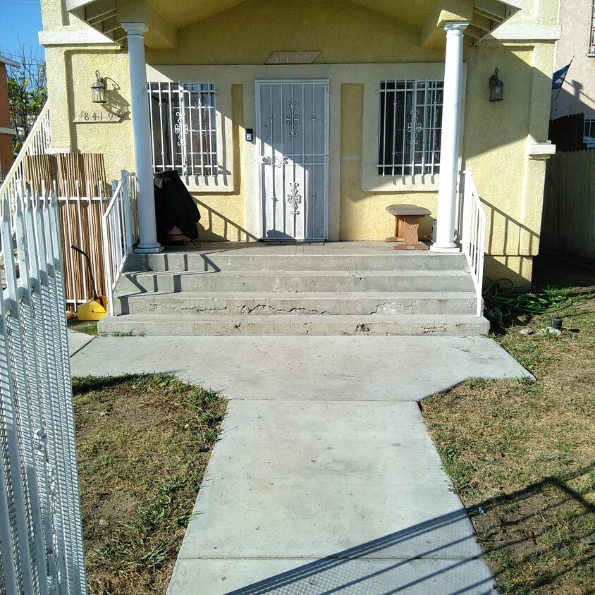 Primary Photo - 8417 Avalon Blvd