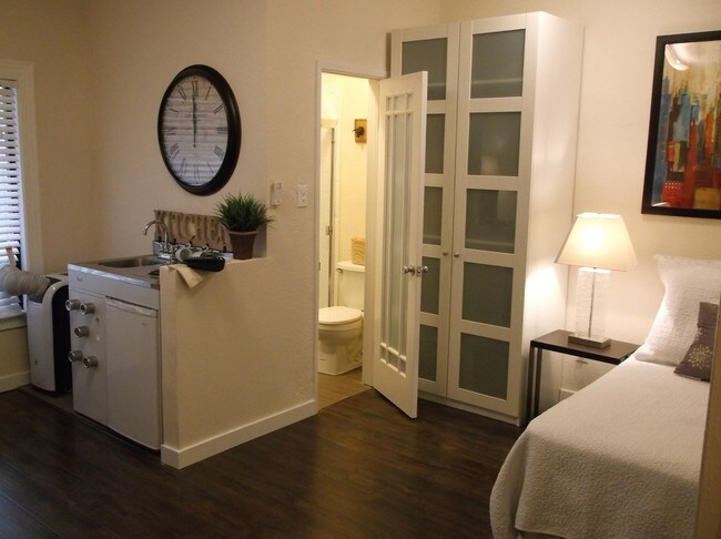 Foto del edificio - Charming Studio in The Heart Of Glendale