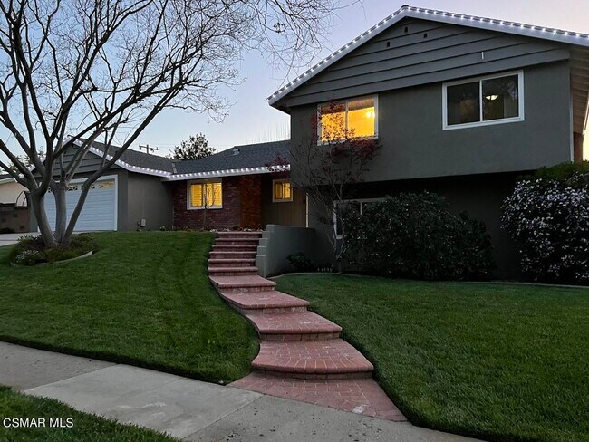 Building Photo - 1003 El Monte Dr