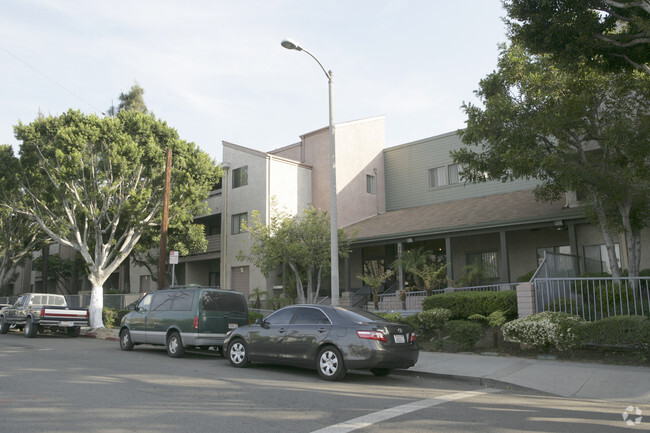 Building Photo - Casa De Las Hermanitas