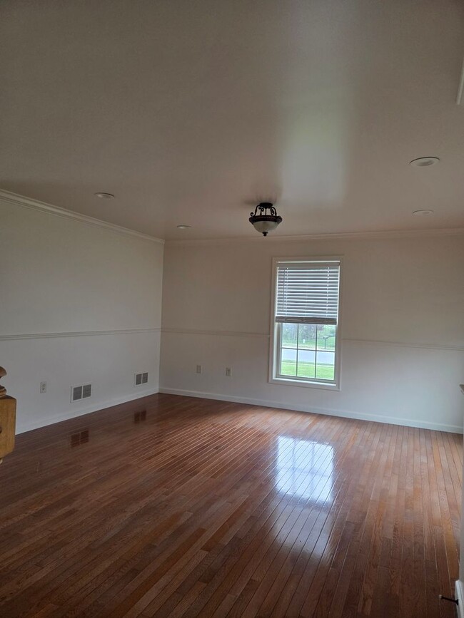 Foto del edificio - 110 Smith Rd